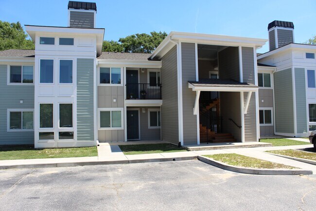 277 Alexandra Drive, Unit 4 in Mount Pleasant, SC - Foto de edificio - Building Photo
