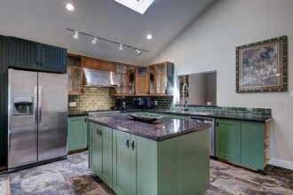 8 N Timber Top Dr in The Woodlands, TX - Foto de edificio - Building Photo