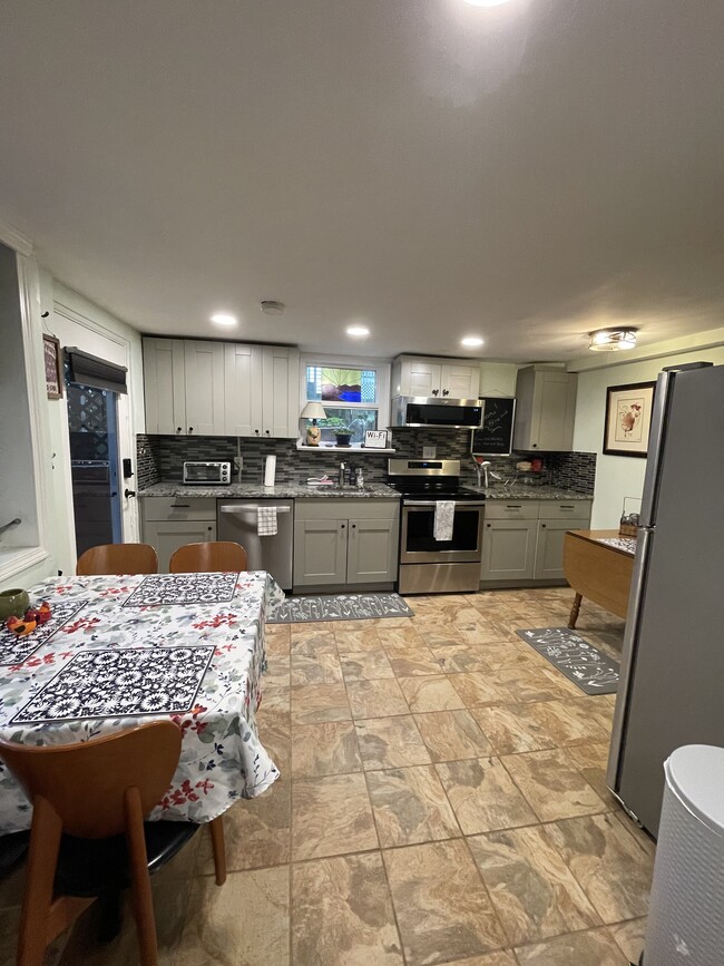 1060 Seaboard Ave NW, Unit Garden Apt