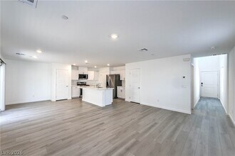 772 Fallen Phoenix St in Henderson, NV - Building Photo - Building Photo