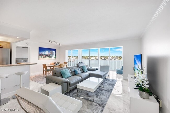 2750 Gulf Shore Blvd N