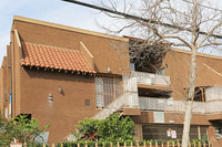 Flower Street Apartments in Santa Ana, CA - Foto de edificio - Building Photo