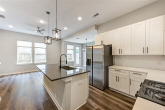 6726 Parker Oaks Ln in Houston, TX - Building Photo - Building Photo