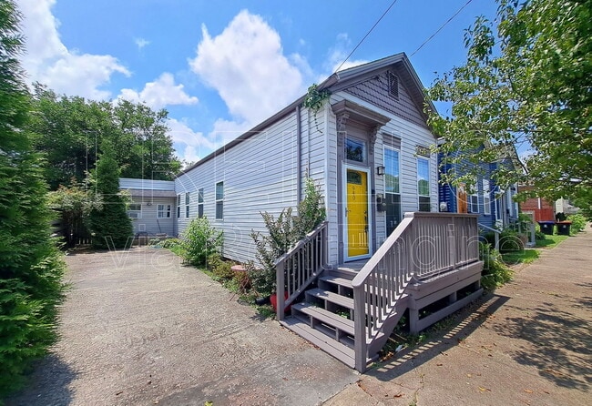 property at 940 E Madison St