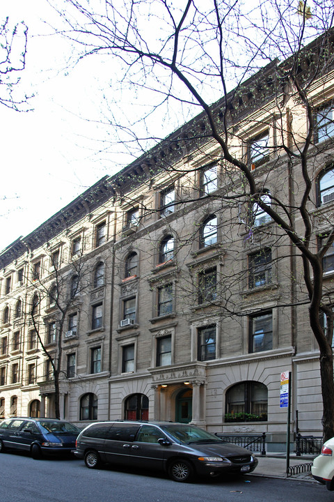 210 W 85th St in New York, NY - Building Photo