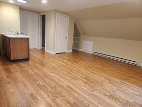 8 Winthrop Ave in Bedford, MA - Building Photo - Building Photo