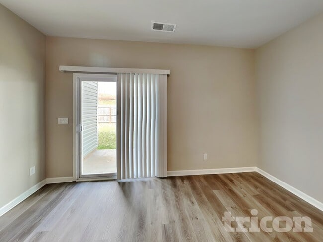 9150 War Eagles Way in Ashland City, TN - Foto de edificio - Building Photo