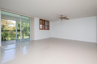 3150 W Rolling Hills Cir in Davie, FL - Building Photo - Building Photo