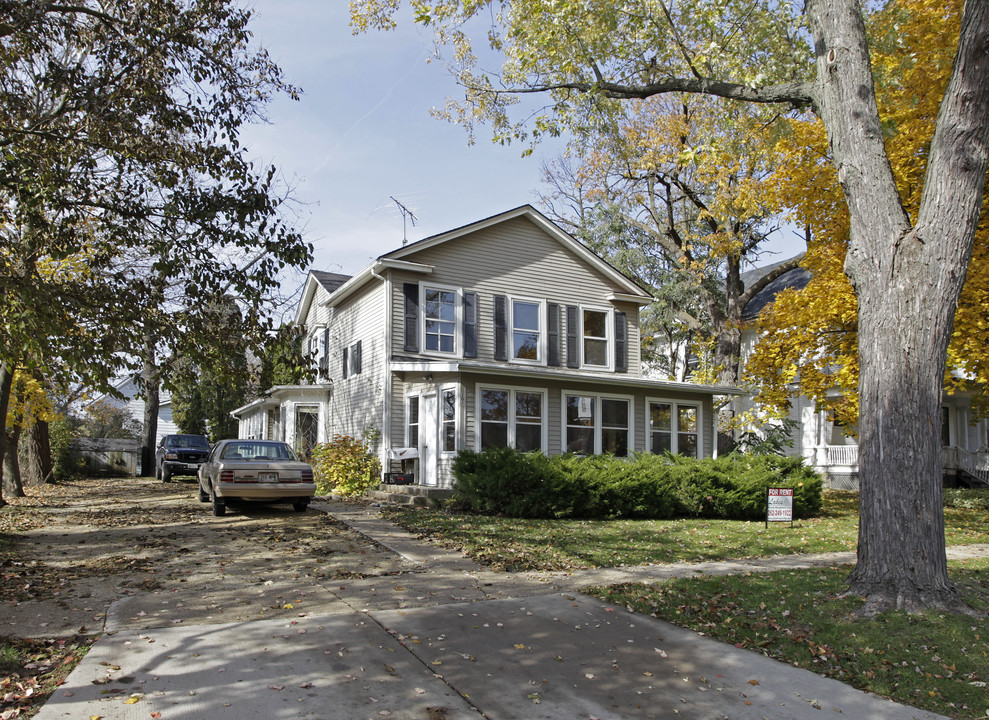 208 S Main St in Delavan, WI - Building Photo