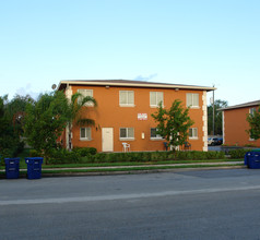 14000 NE 2nd Ave in Miami, FL - Building Photo - Building Photo