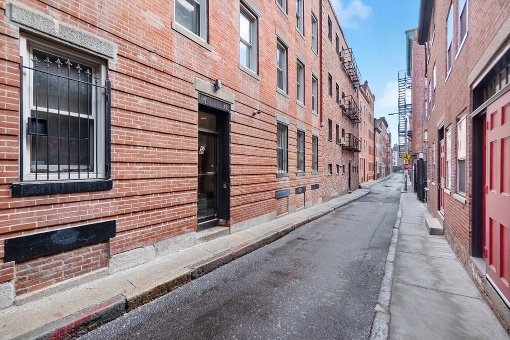 47 Tileston St in Boston, MA - Building Photo