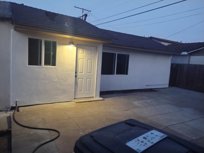 2470-2472 Iowa Ave in South Gate, CA - Building Photo - Building Photo