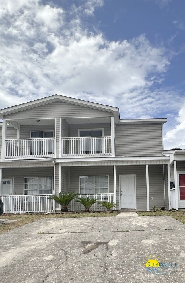 36 Chatelaine Cir SE