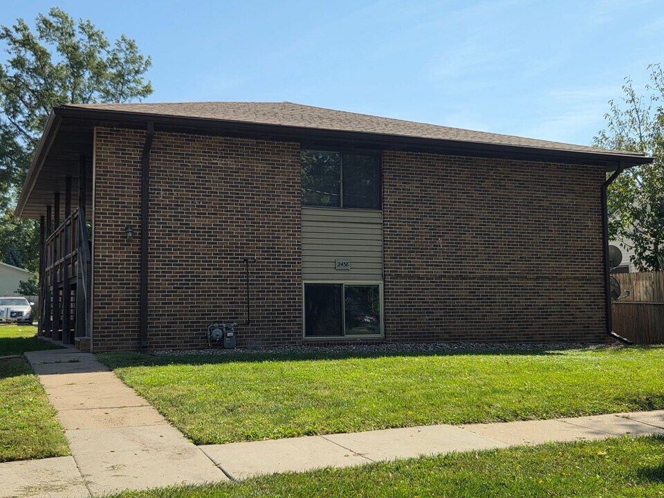 2438 S 10th St in Lincoln, NE - Building Photo