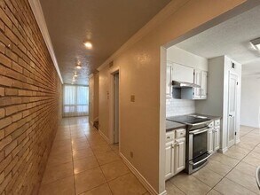 7 Northwood Dr in Laredo, TX - Building Photo - Building Photo
