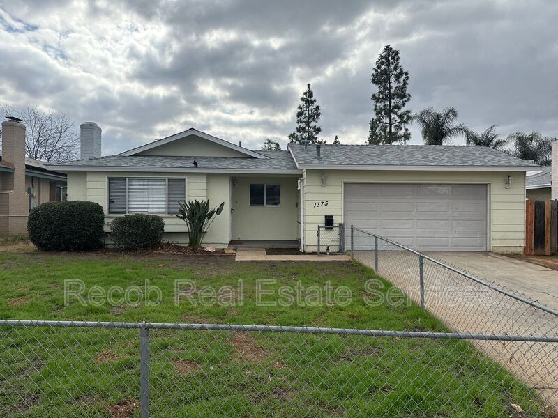 1375 Coker Way in El Cajon, CA - Building Photo