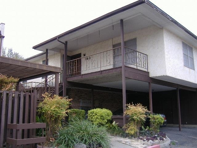 property at 100 Royal Way Dr