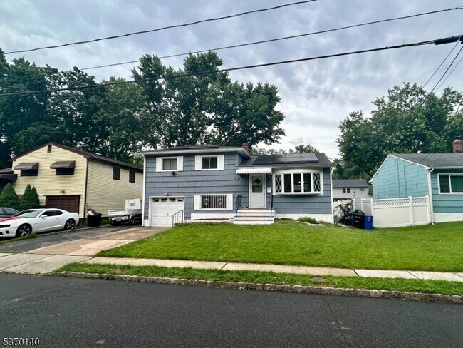142 Eastern Pkwy in Hillside, NJ - Building Photo - Building Photo