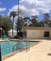 1600 Big Tree Rd, Unit Beach bungalow in South Daytona, FL - Foto de edificio - Building Photo