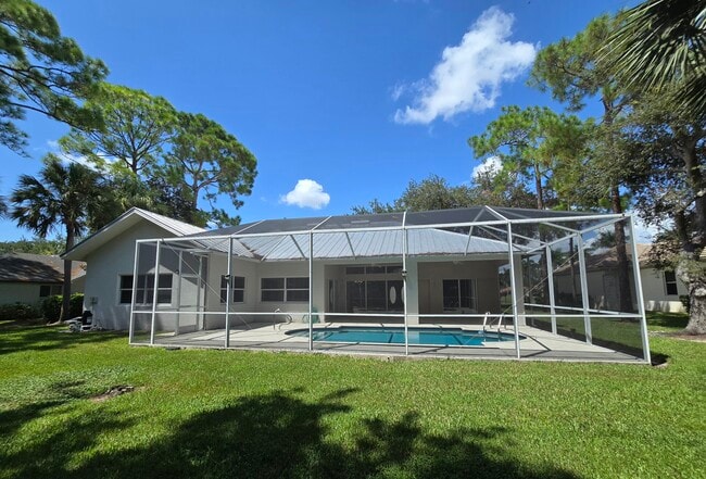 2063 Imperial Cir, Unit 2063 in Naples, FL - Building Photo - Building Photo