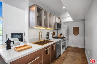 5806 Waring Ave in Los Angeles, CA - Building Photo - Building Photo