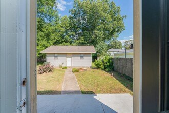 321 Shaw St in Athens, AL - Foto de edificio - Building Photo