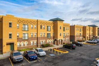 Humboldt Ridge Apartments in Chicago, IL - Building Photo - Building Photo