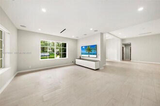 4380 Lake Rd in Miami, FL - Building Photo - Building Photo