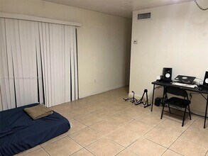 12890 NE 8th Ave-Unit -304 in North Miami, FL - Building Photo - Building Photo