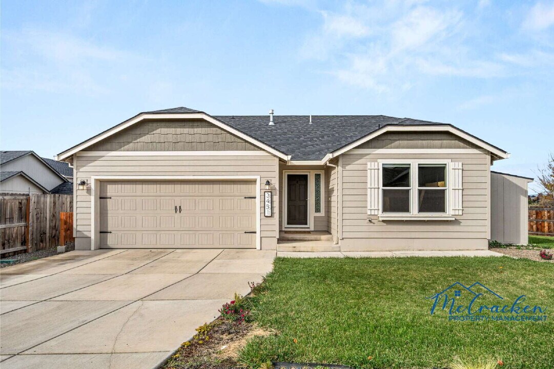 3451 Durst St in Medford, OR - Building Photo