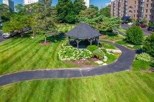 637 E Woodland Park Ave in Chicago, IL - Building Photo