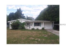 6200 Silver Dr in New Port Richey, FL - Building Photo