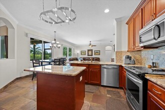 1575 Newhaven Point Ln in Royal Palm Beach, FL - Building Photo - Building Photo