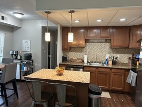 3301 Beechwood Blvd, Unit Beechwood 105 in Pittsburgh, PA - Building Photo - Building Photo