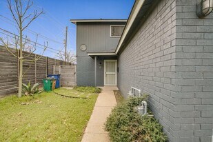 2119 Gaston Pl Dr in Austin, TX - Building Photo