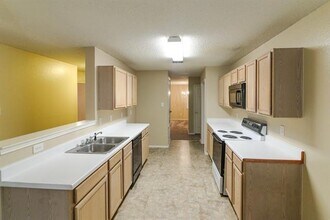 1508 Honey Bee Ln in Lancaster, TX - Building Photo - Building Photo