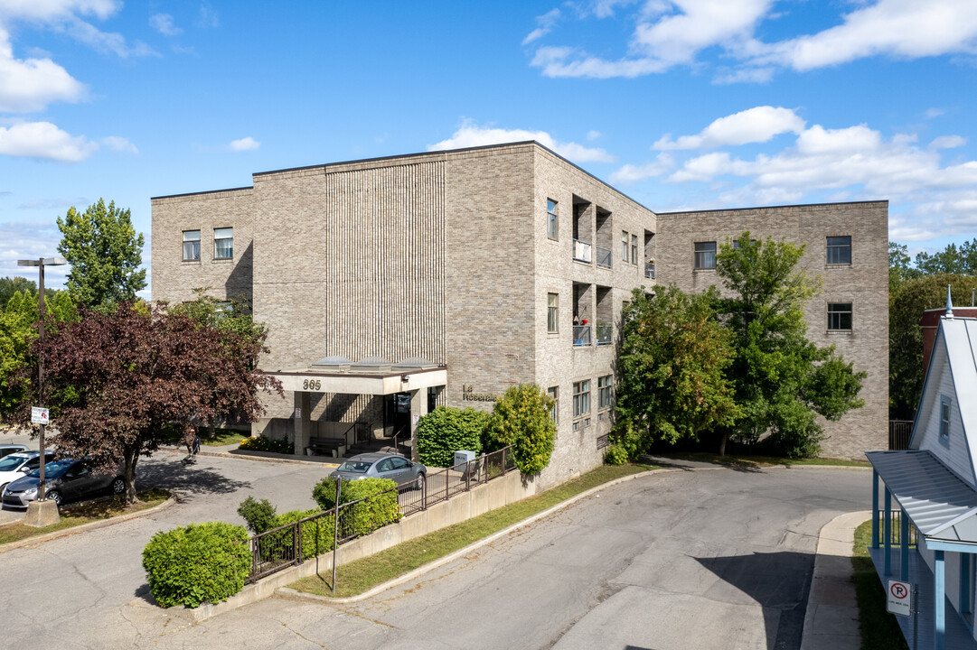 305 Laviolette in St-Jérôme, QC - Building Photo