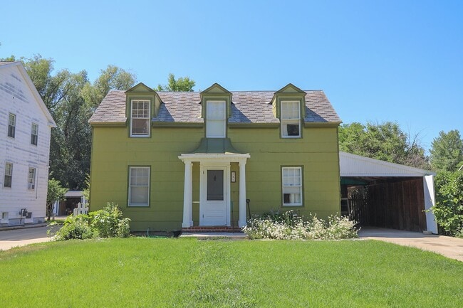 property at 740 W Burkitt St