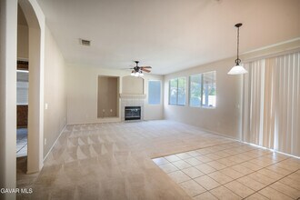 40270 Vista Pelona Dr in Palmdale, CA - Foto de edificio - Building Photo