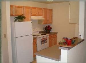 Deer Creek Village Senior Living 55+ in New Berlin, WI - Foto de edificio - Building Photo