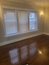 7918 S Essex Ave, Unit 1 in Chicago, IL - Building Photo - Building Photo