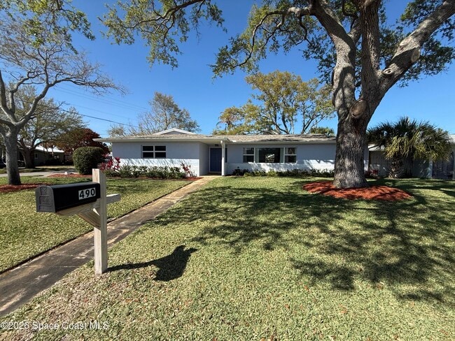 490 Park Ave in Satellite Beach, FL - Foto de edificio - Building Photo