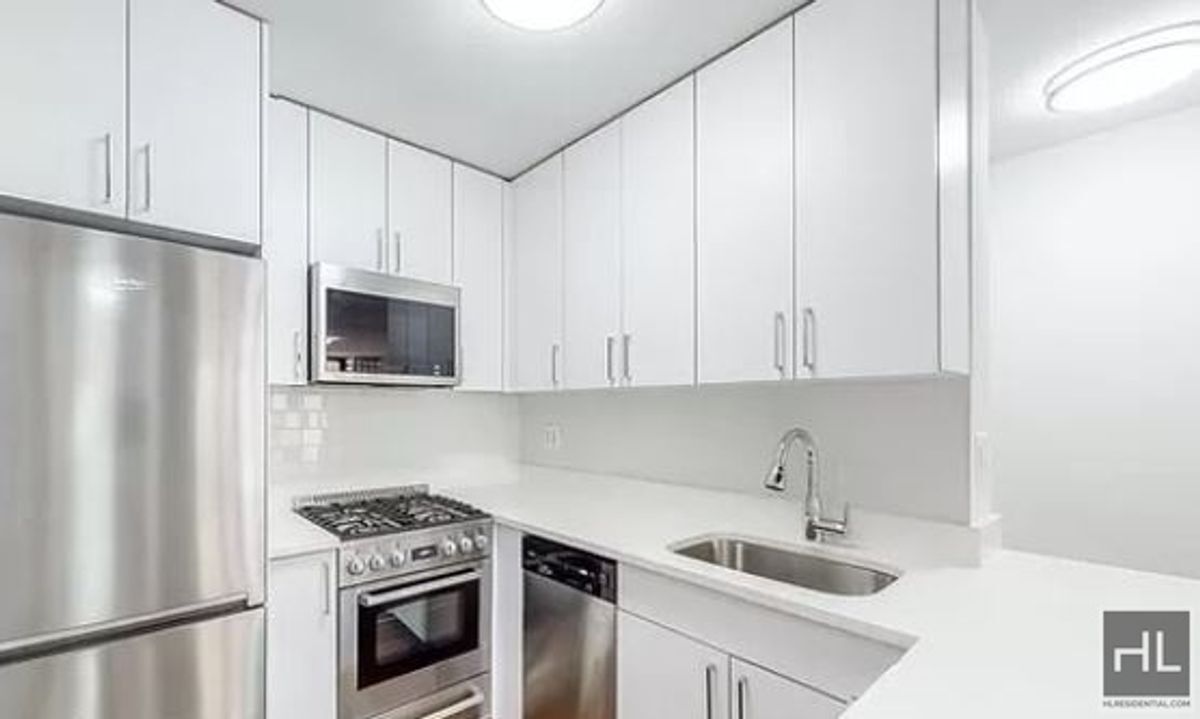 EAST 35 STREET in New York, NY - Building Photo