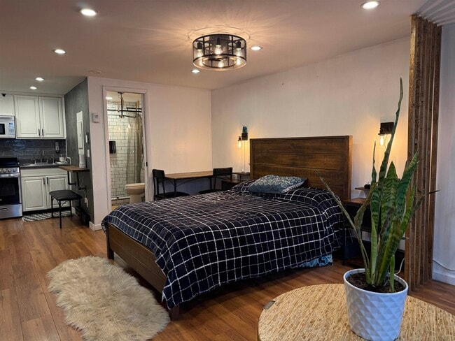 42 Willow Wood Ct in East Rutherford, NJ - Foto de edificio - Building Photo