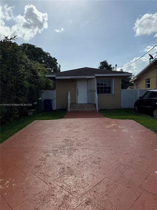 445 SW 78th Pl in Miami, FL - Building Photo