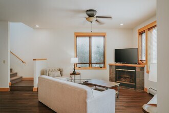 20 Limber Pine Pl in Big Sky, MT - Foto de edificio - Building Photo