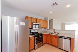 676 Salt Flats Cir in Henderson, NV - Building Photo - Building Photo