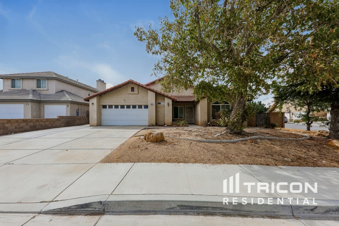 8962 Ironstone Ct in Hesperia, CA - Foto de edificio