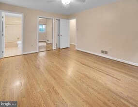 1032 Pinecrest Dr in Annapolis, MD - Building Photo - Building Photo