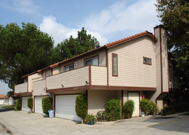 1077-1079 Border Ave in Corona, CA - Foto de edificio - Building Photo